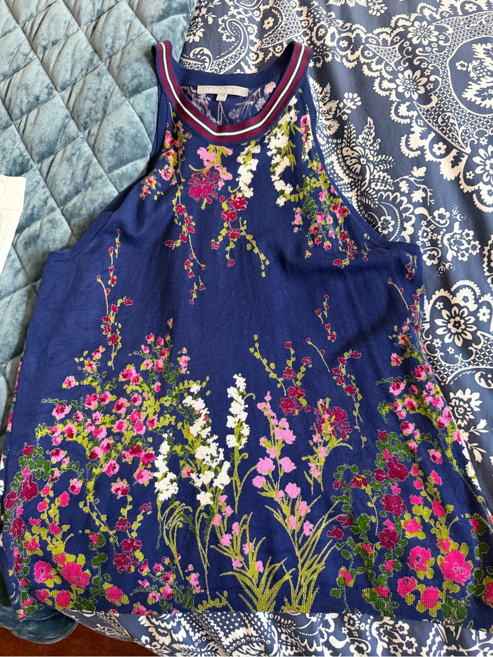 Like new Sz L Daniel Rainn sweater tank